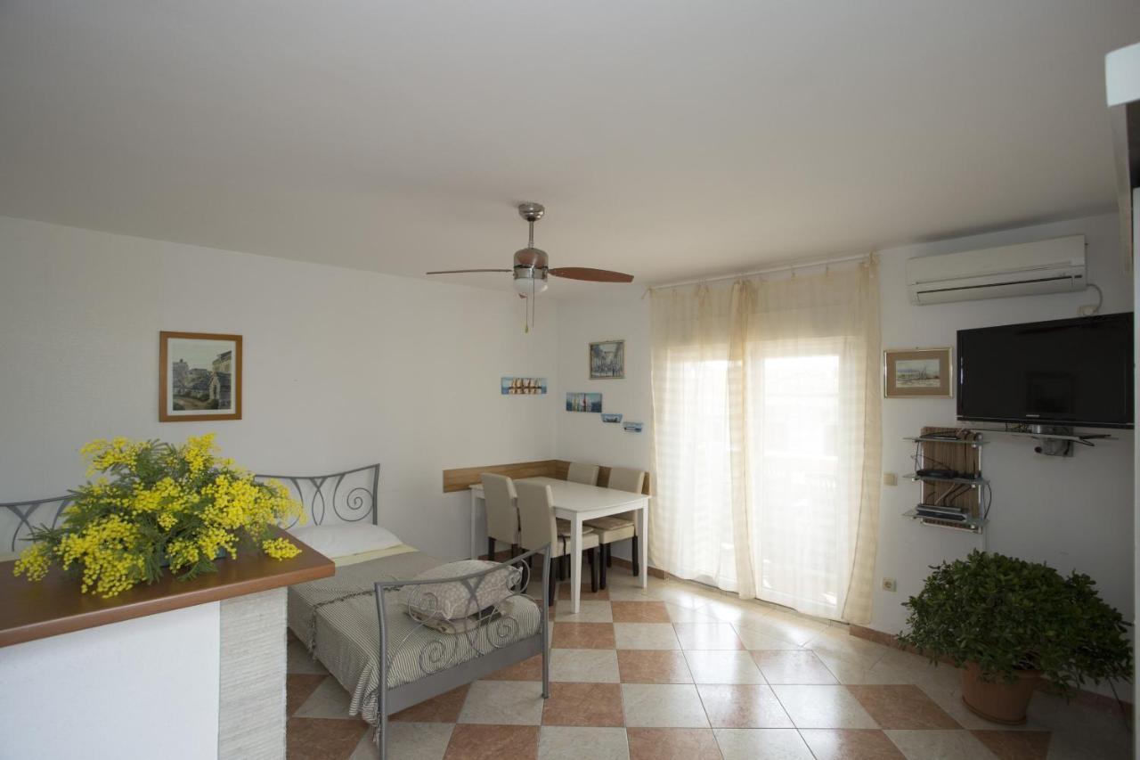 Apartments By The Sea Mavarstica, Ciovo - 12696 โตรกีร์ ภายนอก รูปภาพ